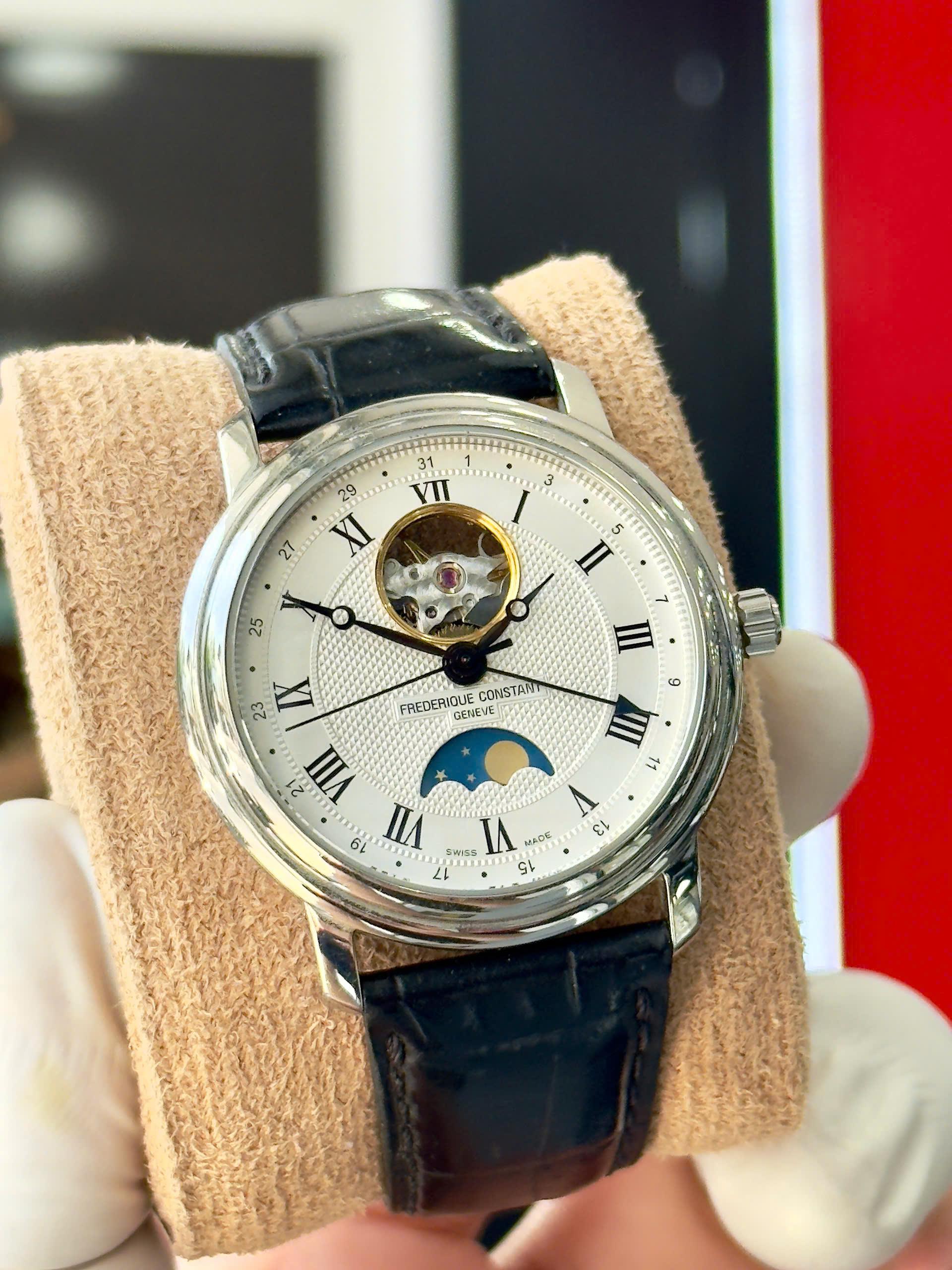 Tìm hiểu về hộp xoay đồng hồ