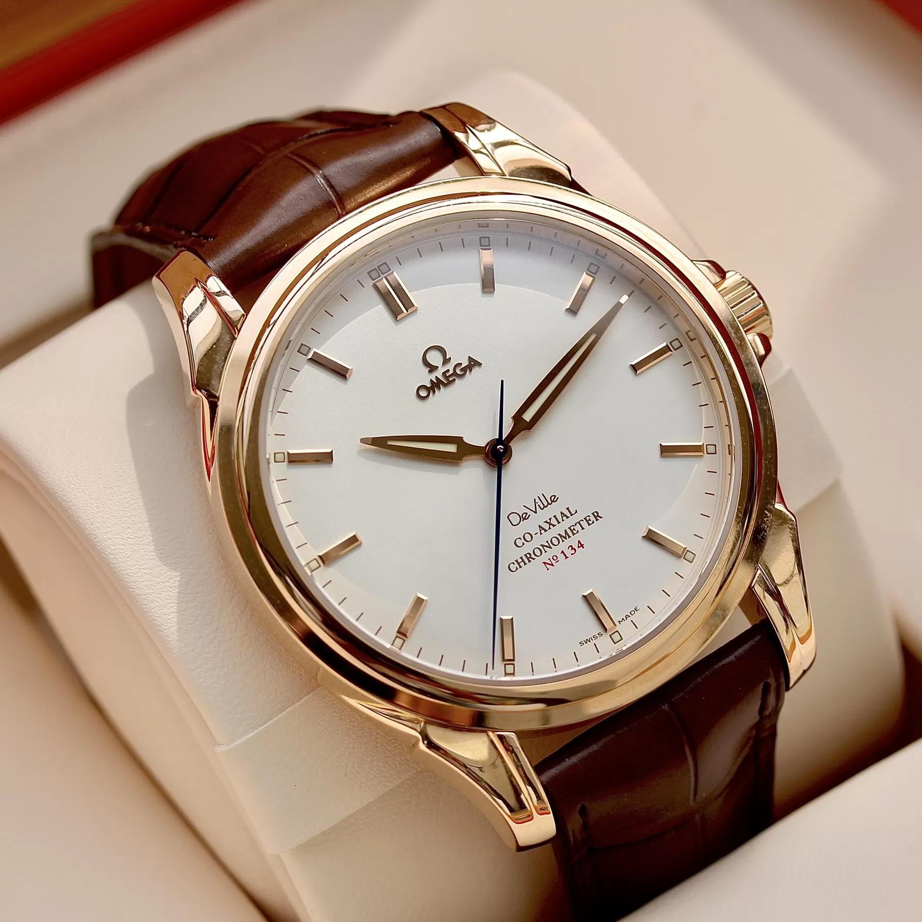 Bộ máy Omega 2500 và sự kết hợp của bộ thoát Co-axial