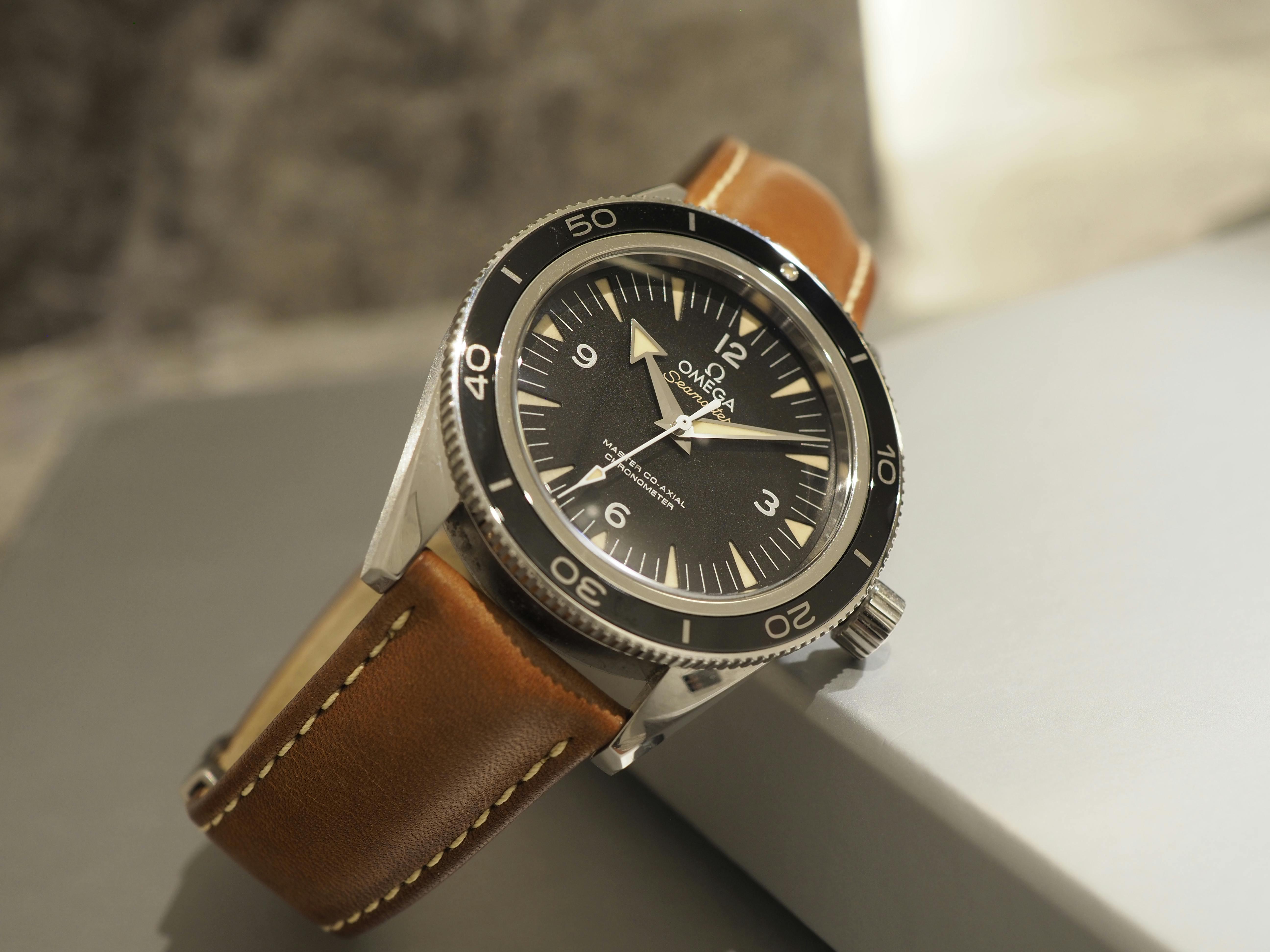 Mua Bán Đồng Hồ Qua Sử Dụng: Cơ Hội và Thách Thức