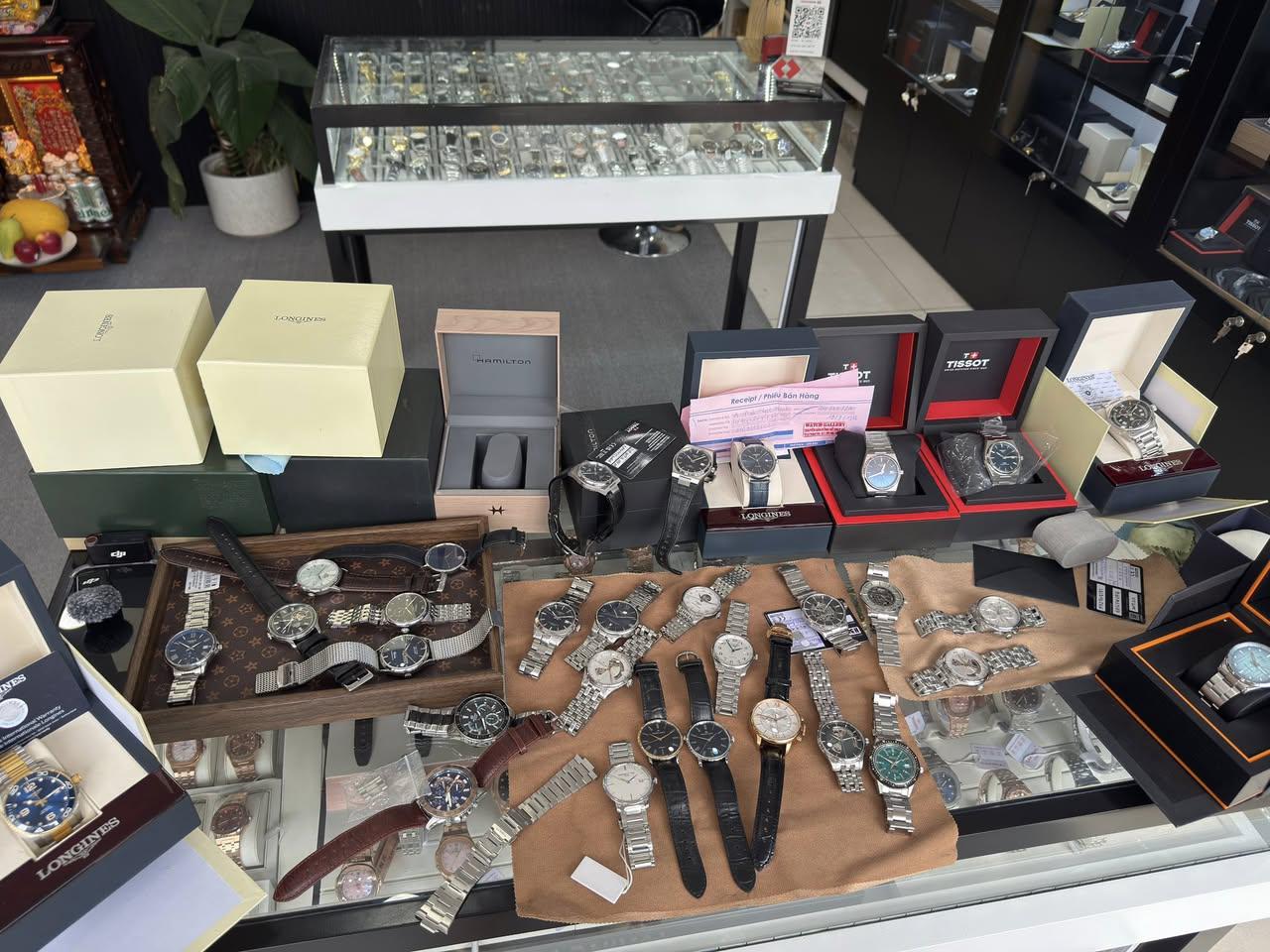 Có nên mua đồng hồ cơ cũ? Ưu và nhược điểm khi mua đồng hồ cũ