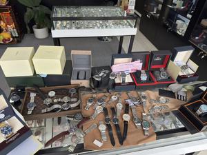 Có nên mua đồng hồ cơ cũ? Ưu và nhược điểm khi mua đồng hồ cũ