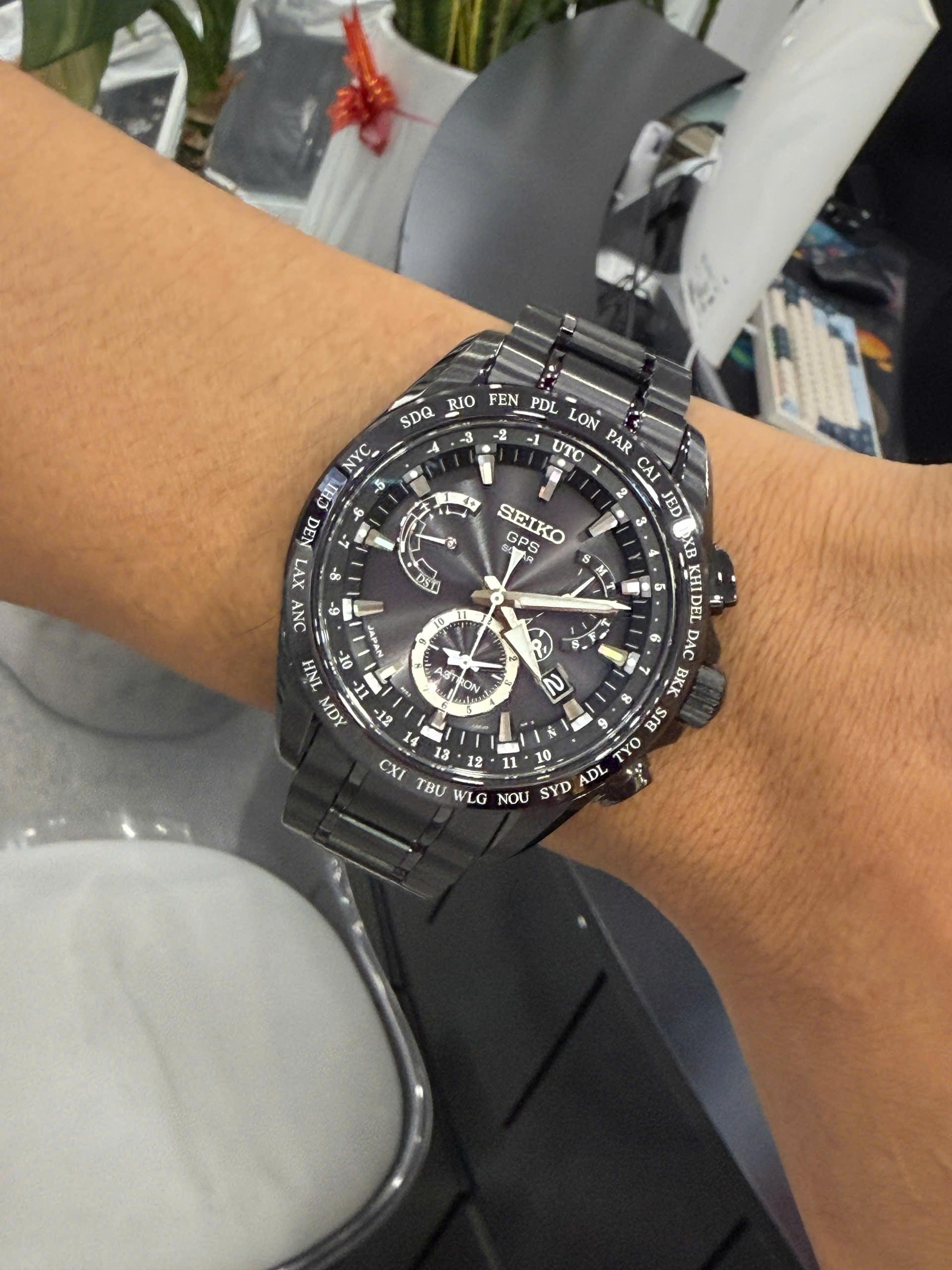 Seiko Astron SSE049J1 – GPS Solar Dual Time Titanium Chính Hãng