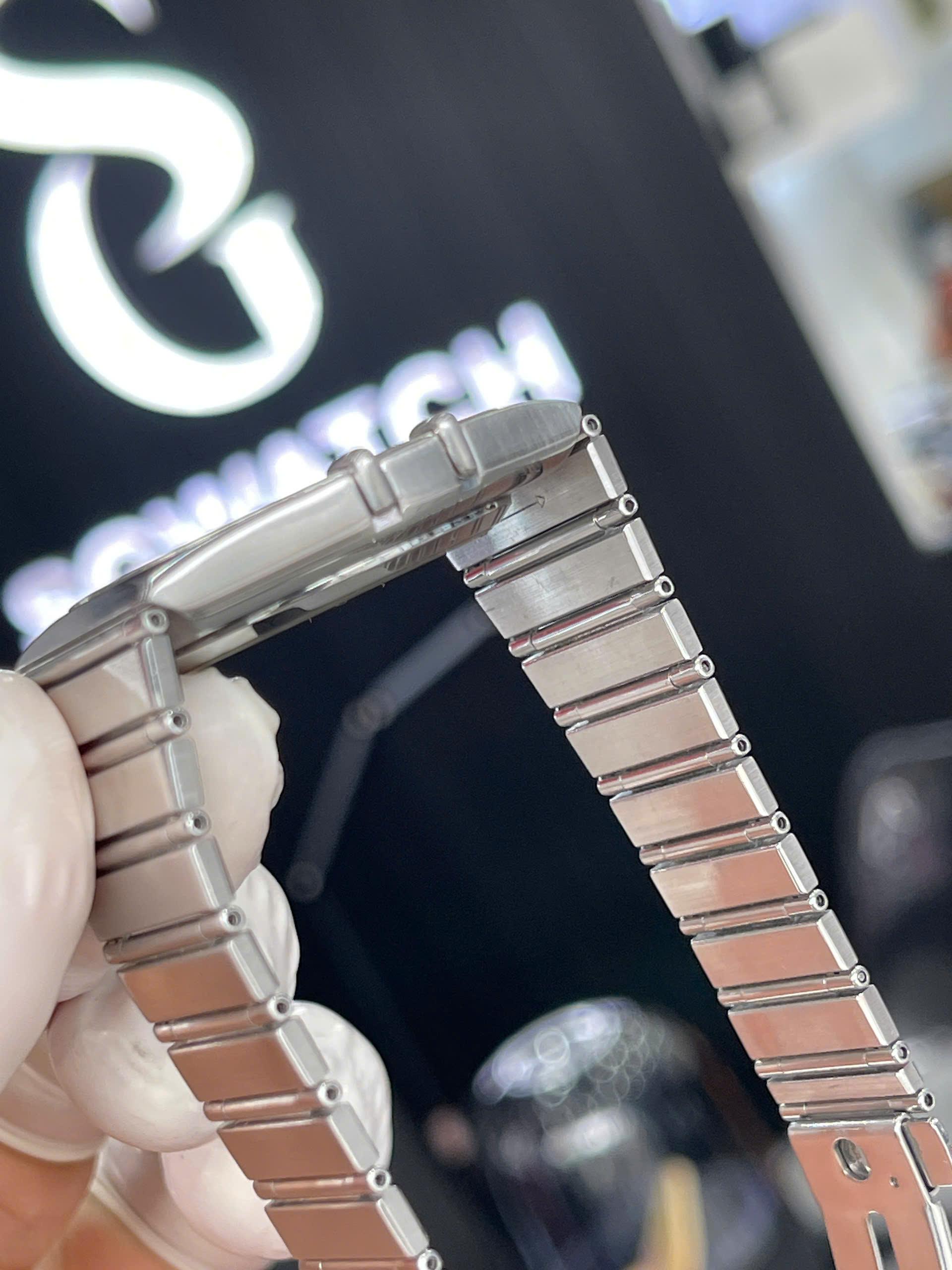 Omega Constellation 368.1075 – Dấu ấn thiết kế cổ điển của thời gian