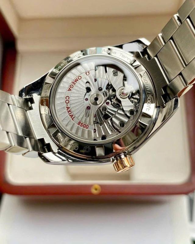 Top 5 Bộ Máy Omega Đáng Đeo Nhất 2025 – Chân Dung Những Cỗ Máy Cơ Khí Tinh Hoa Thụy Sỹ