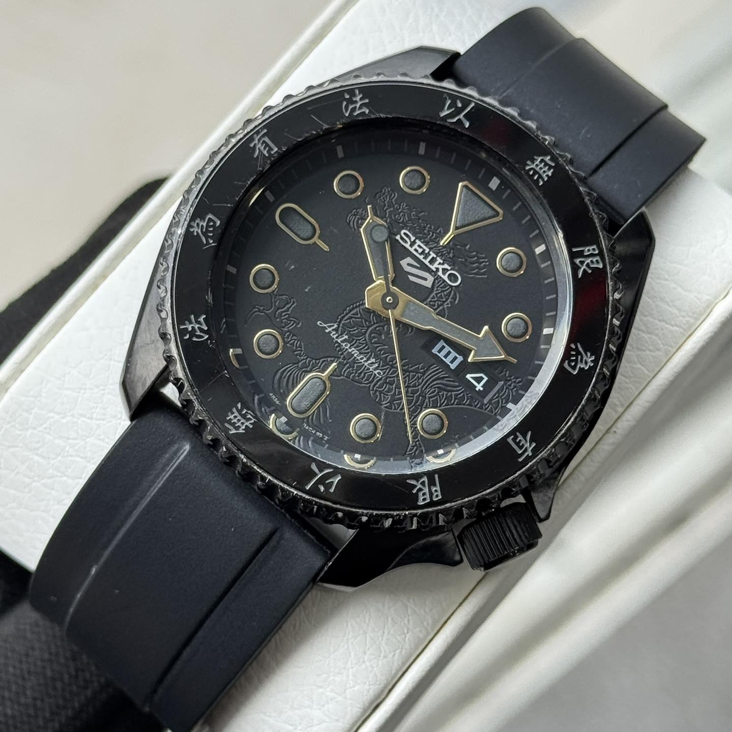 Seiko SRPK39 5 Sports SKX Sense Limited Edition – Phiên bản giới hạn Bruce Lee