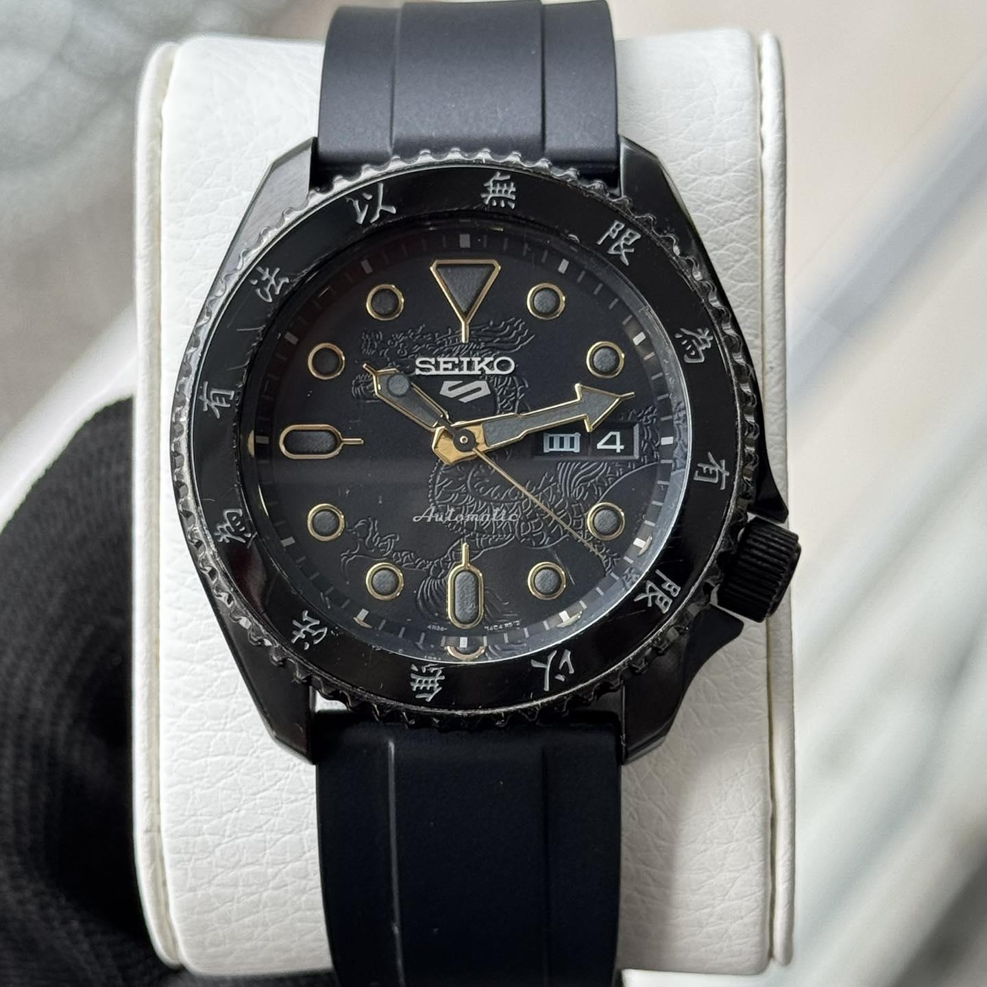 Seiko SRPK39 5 Sports SKX Sense Limited Edition – Phiên bản giới hạn Bruce Lee