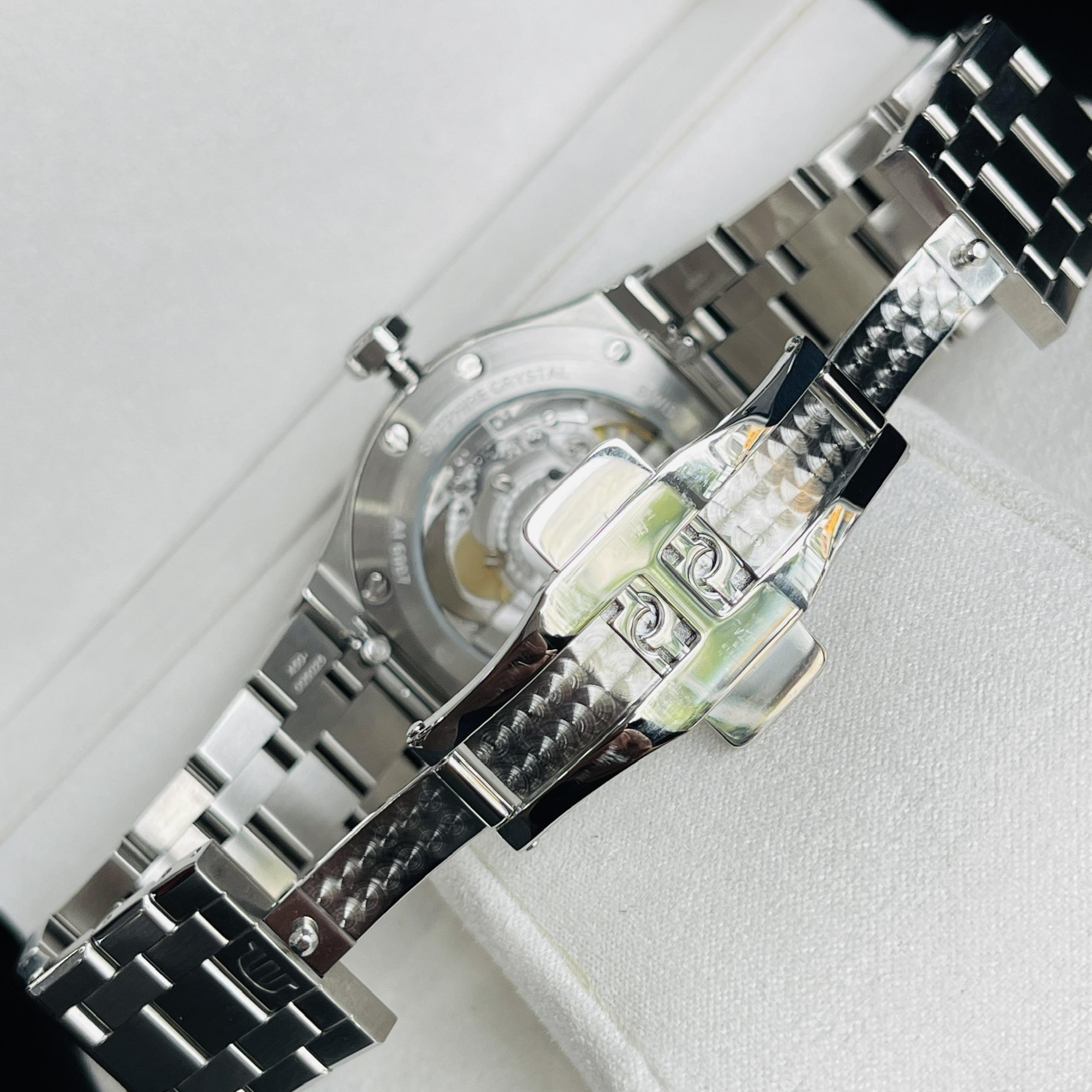 Maurice Lacroix Aikon Automatic AI6007-SS002-170-1 Diamond Mặt Xà Cừ