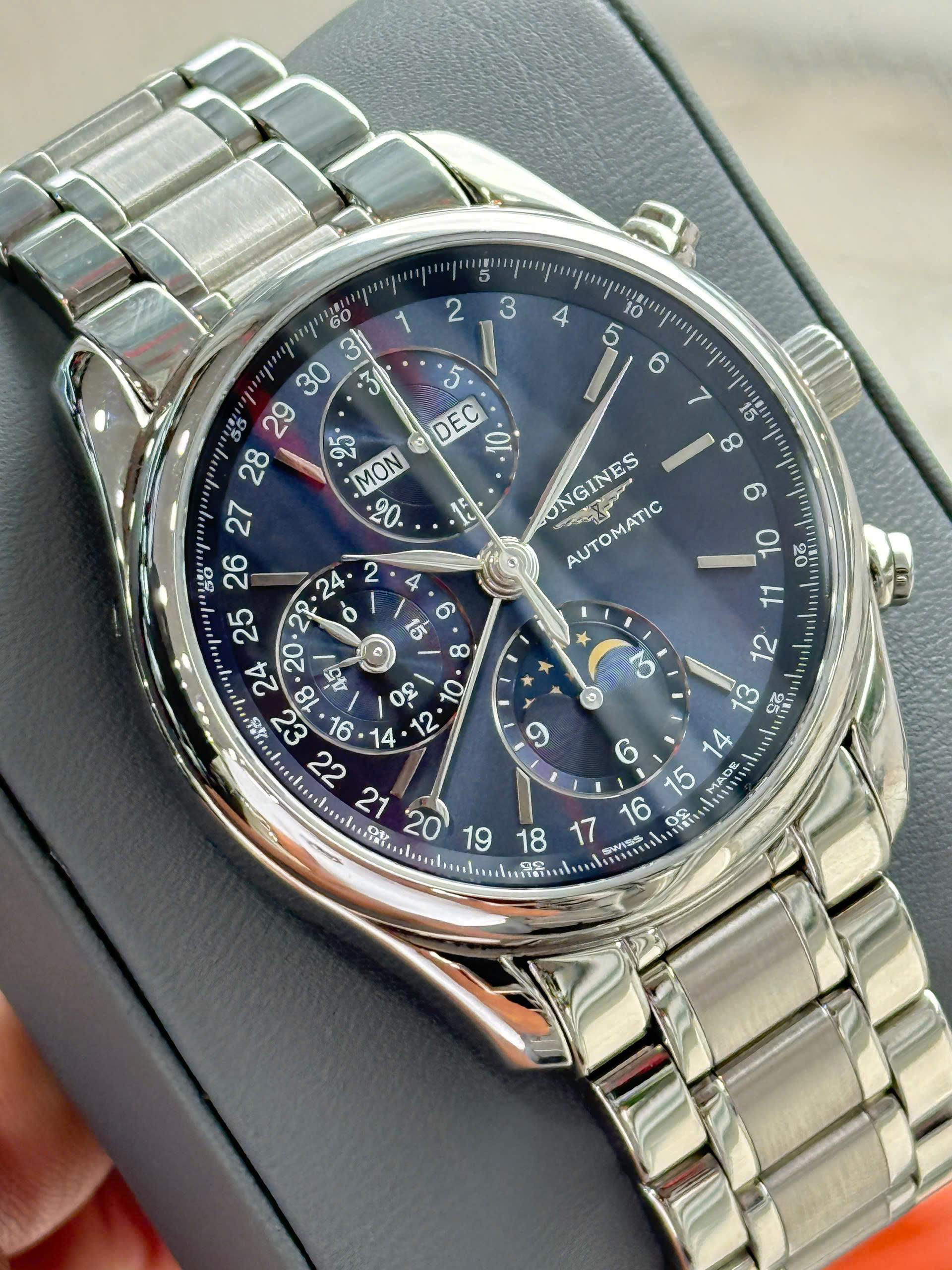 Longines Master Collection L2.673.4.92.6 – Moonphase Chronograph 40mm Blue Dial