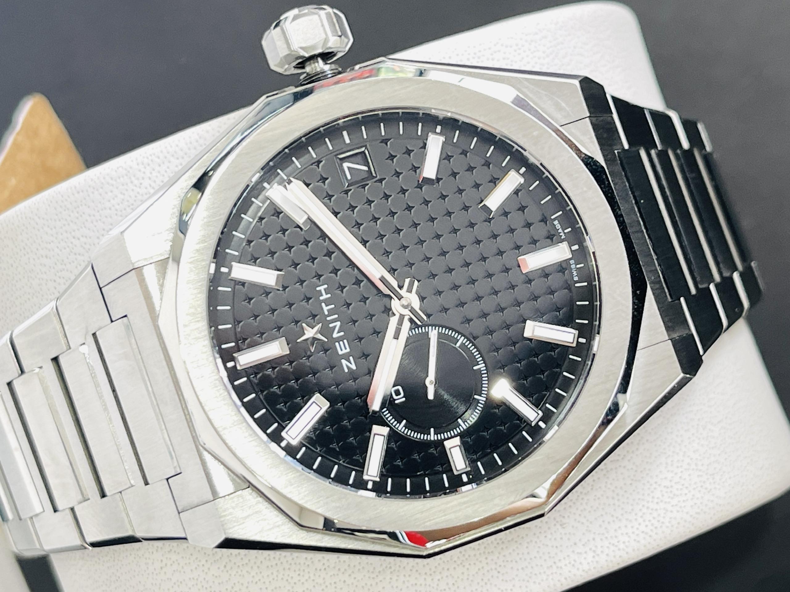 Zenith Defy Skyline 03.9300.3620/21.I001 41mm – Cỗ máy thể thao chuẩn Swiss Made