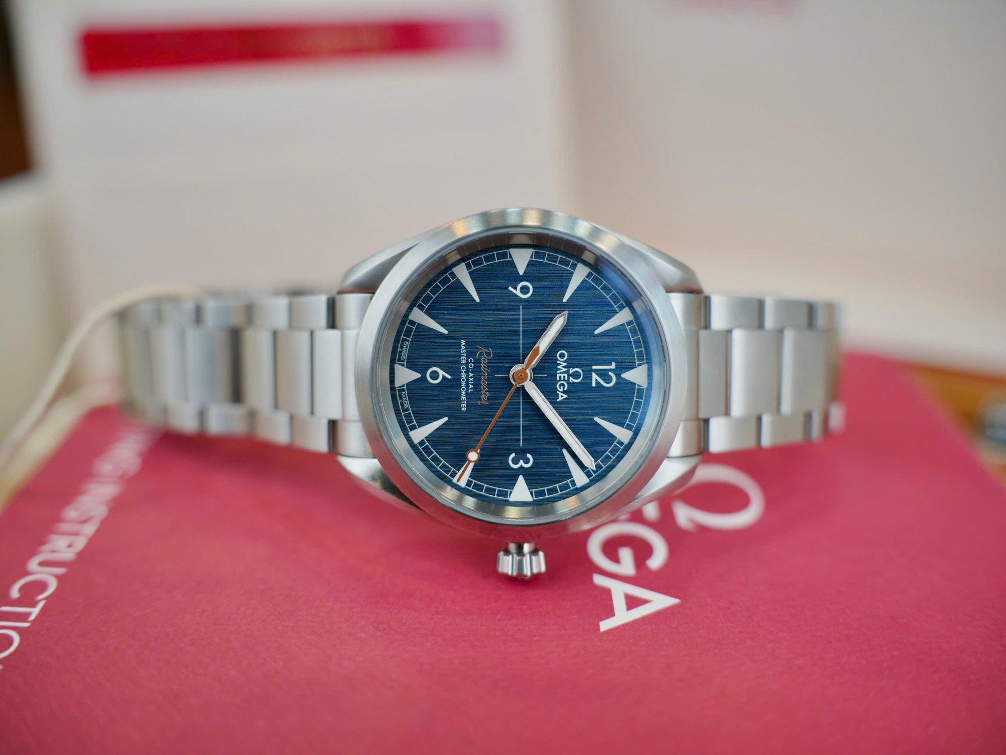 Omega Seamaster Railmaster Co-Axial Master Chronometer 220.10.40.20.03.001 Used