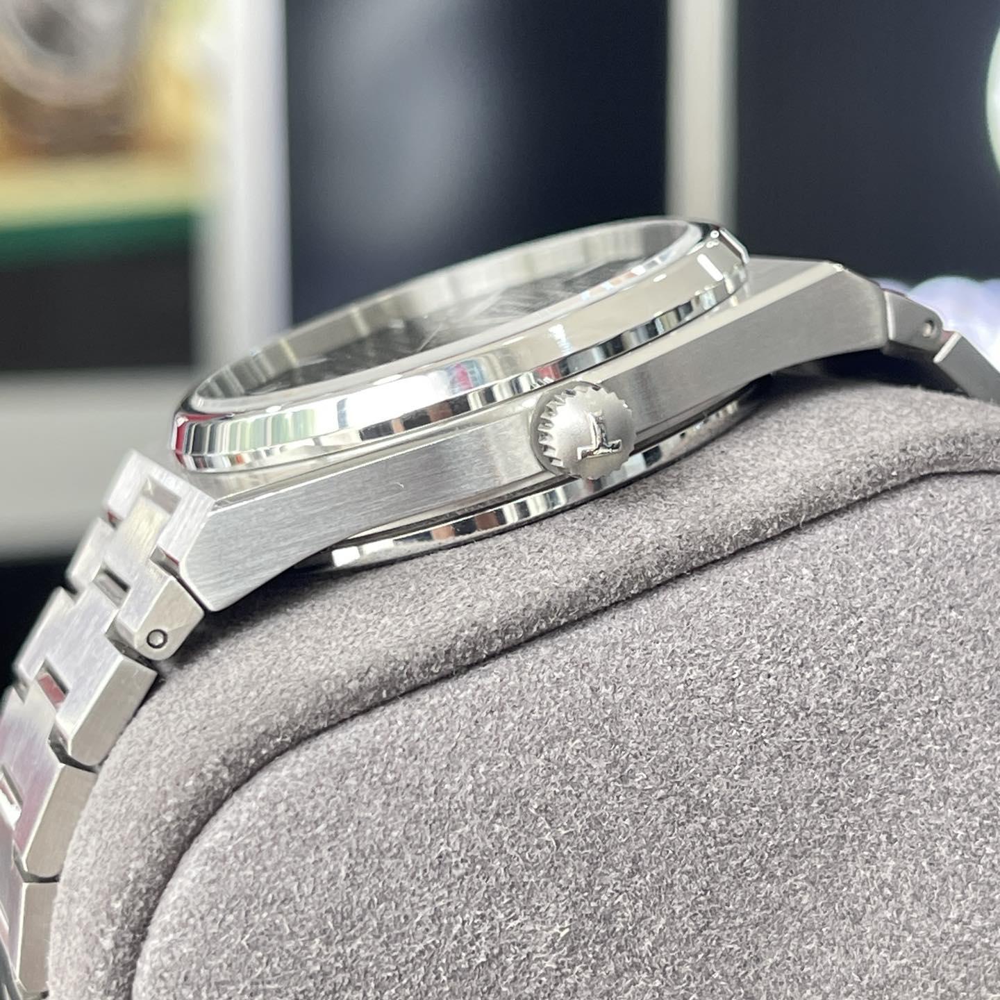 Tissot PRX Black T137.407.11.051.00 Powermatic 80 Nam 40mm Used