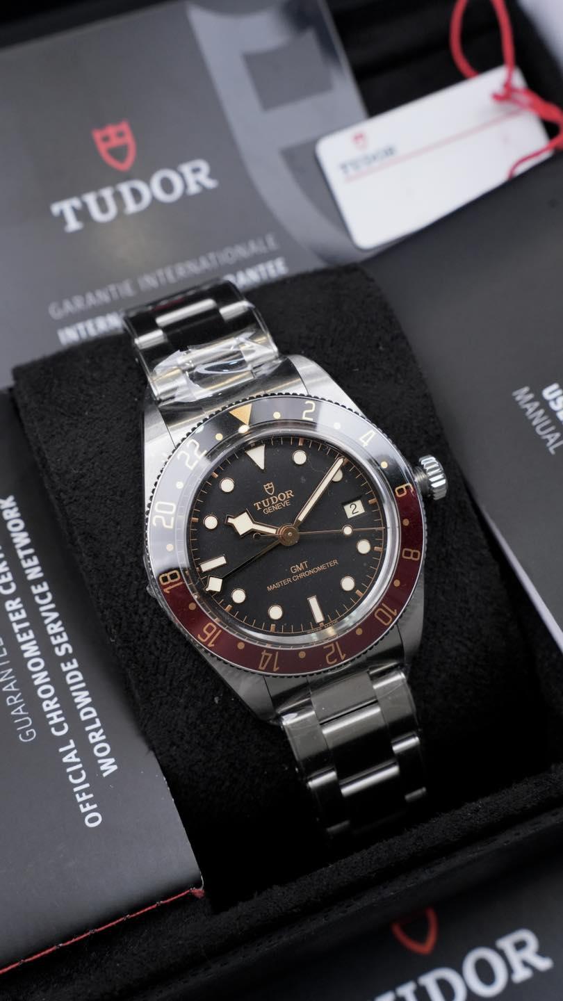 Tudor Black Bay 58 GMT 39mm (Black & Burgundy Bezel  Calibre MT5450-U ) – NEW Full Brand