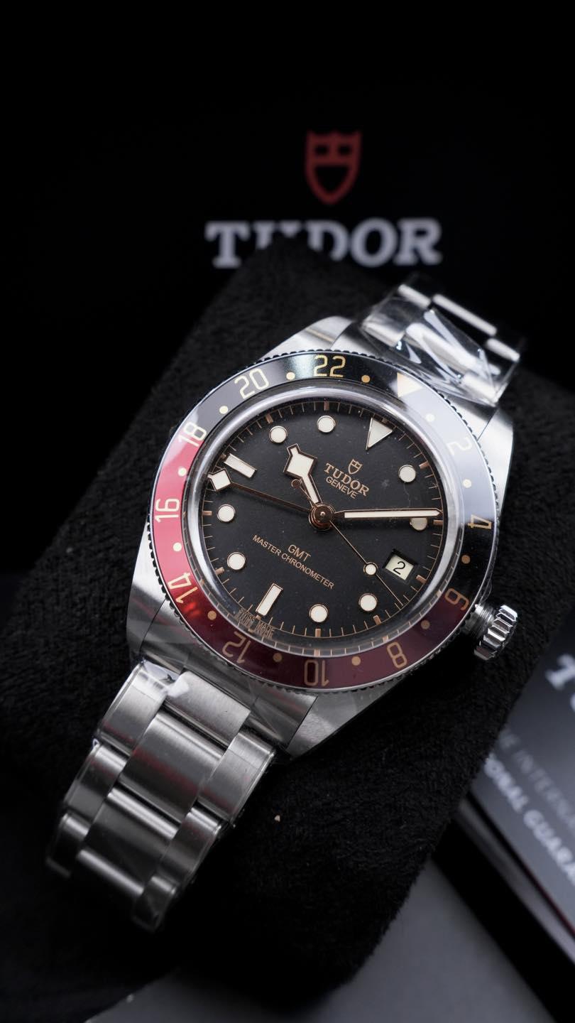 Tudor Black Bay 58 GMT 39mm (Black & Burgundy Bezel  Calibre MT5450-U ) – NEW Full Brand