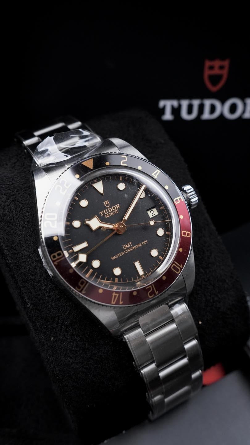 Tudor Black Bay 58 GMT 39mm (Black & Burgundy Bezel  Calibre MT5450-U ) – NEW Full Brand