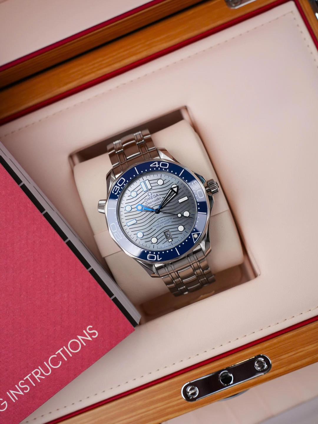 Omega Seamaster Diver 300M 210.30.42.20.06.001 Grey Dial Master Chronometer Like New