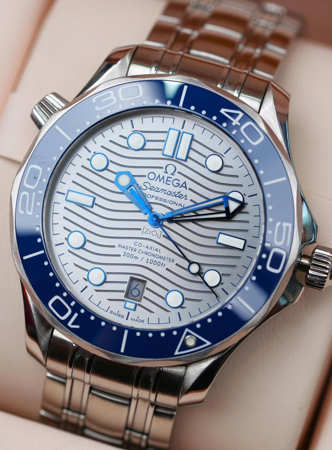 Omega Seamaster Diver 300M 210.30.42.20.06.001 Grey Dial Master Chronometer Like New