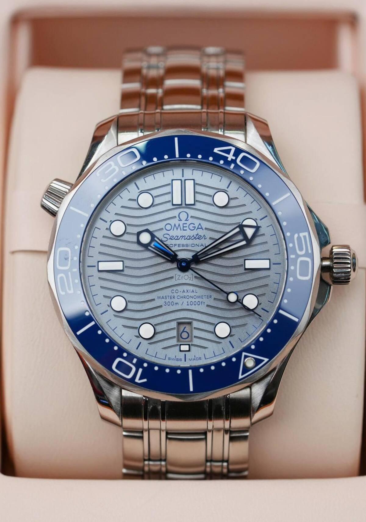 Omega Seamaster Diver 300M 210.30.42.20.06.001 Grey Dial Master Chronometer Like New