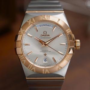 Omega Constellation Co-Axial Day-Date 123.25.38.22.02.001 – 38mm Demi Vàng Hồng 18K, Bezel Kim Cương